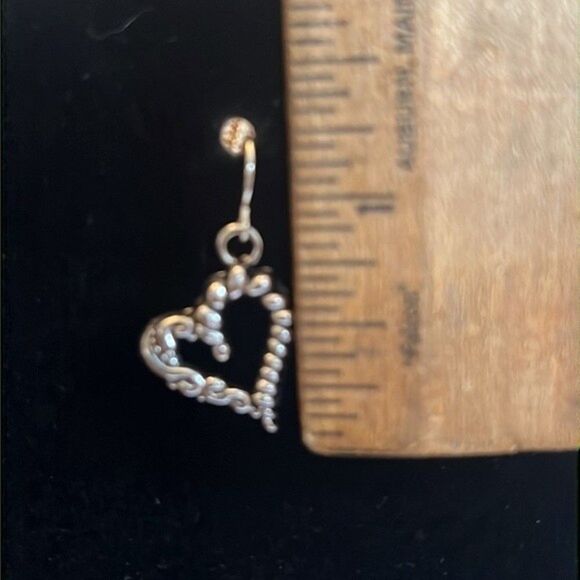 Handcrafted silver tone heart earrings. - Picture 4 of 4